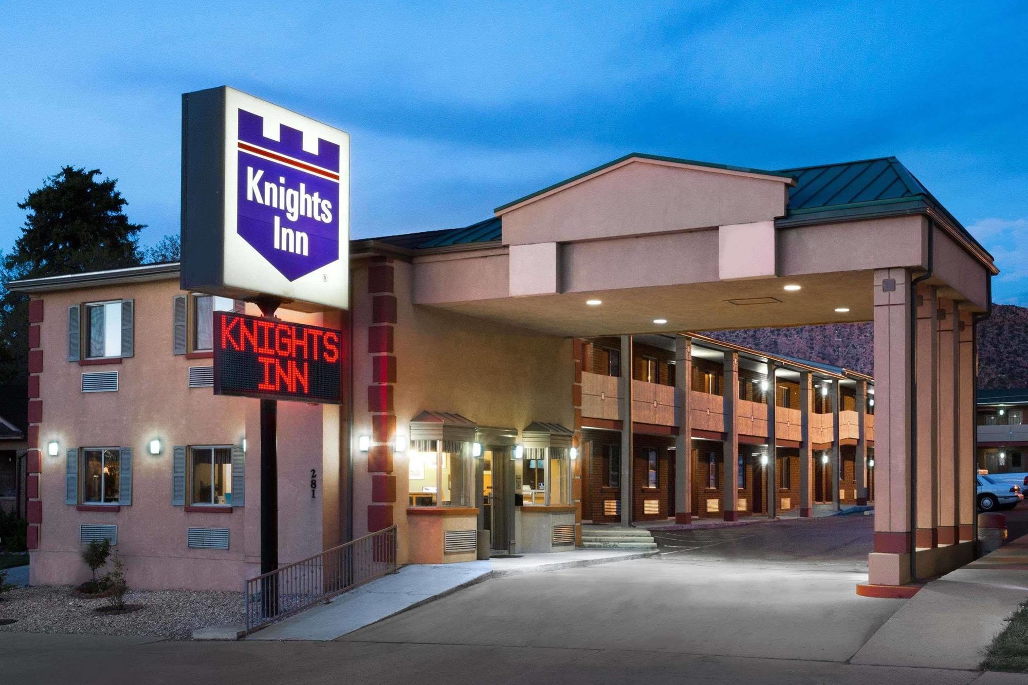 Knights Inn At مدينة سيدار المظهر الخارجي الصورة